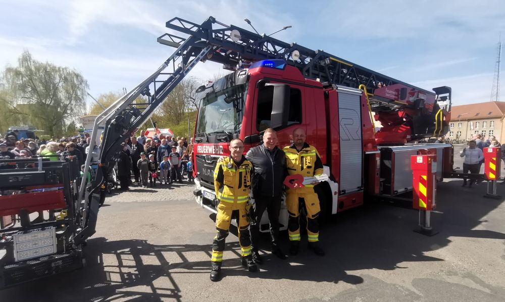 neue Drehleiter der Freiwilligen Feuerwehr Grimmen wird vorgestellt