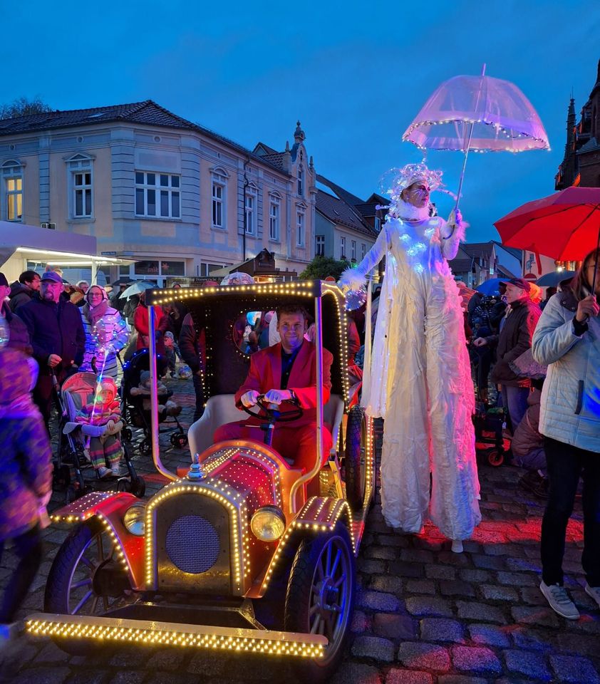Lichterelfe beim Lampionumzug.