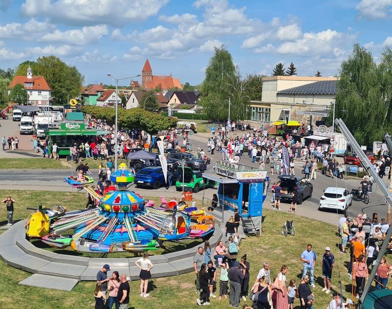 Luftbild, aufgenommen aus dem Riesenrad, vom Festgelände.