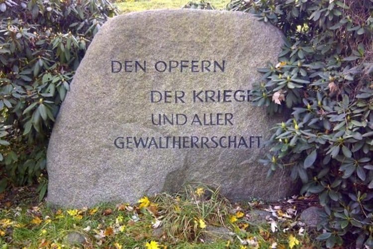 Gedenkstein mit Inschrift